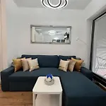 Luxe In Center With Free Parking * Budapeşte