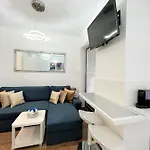 Luxe In Center With Free Parking *