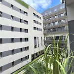 Luxe In Center With Free Parking *