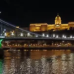 Luxe In Center With Free Parking Budapeşte