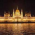 Luxe In Center With Free Parking * Budapeşte