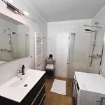 Luxe In Center With Free Parking Daire