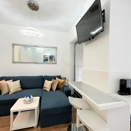 Luxe In Center With Free Parking *