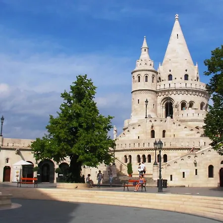 Luxe In Center With Free Parking