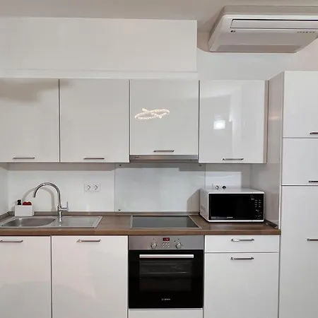 Luxe In Center With Free Parking