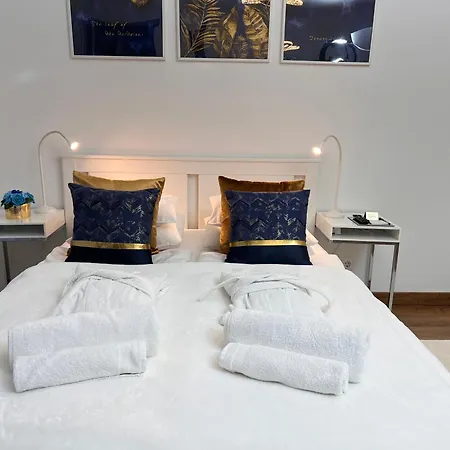 Luxe In Center With Free Parking