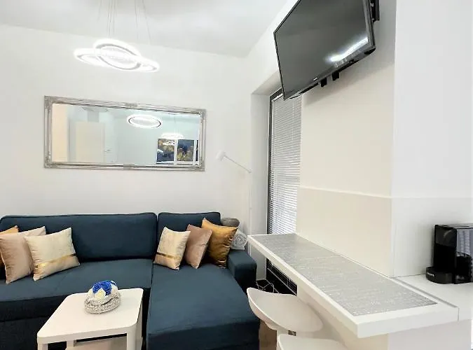 Luxe In Center With Free Parking *