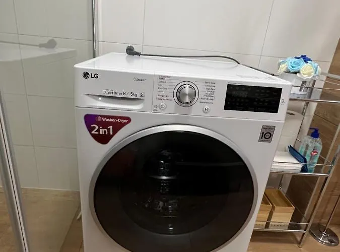 Luxe In Center With Free Parking *