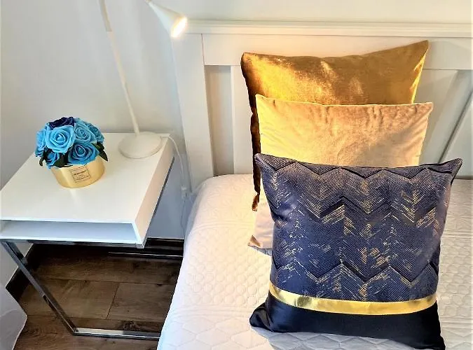 Luxe In Center With Free Parking