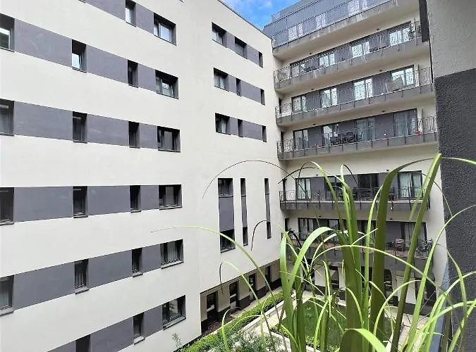 Luxe In Center With Free Parking *