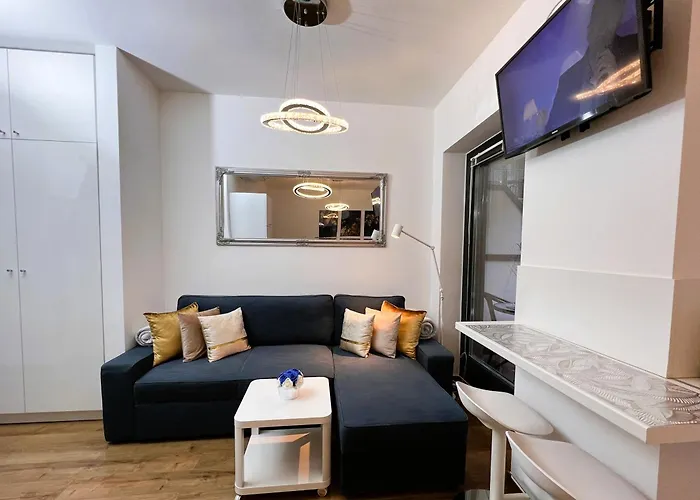 Luxe In Center With Free Parking *