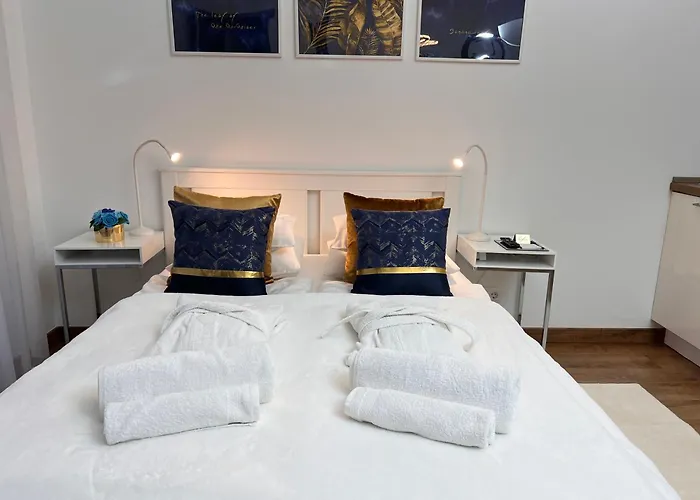Luxe In Center With Free Parking