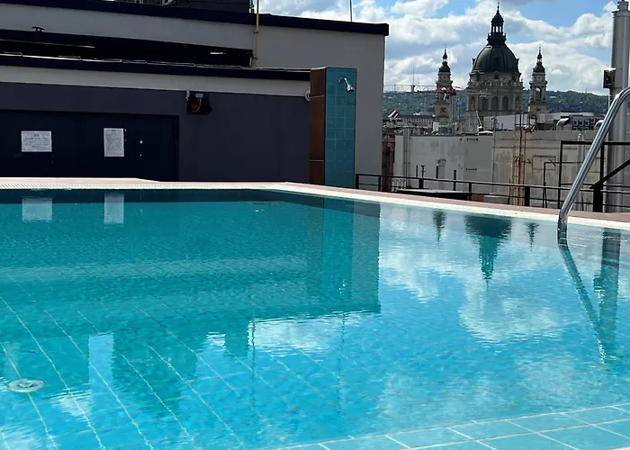 Luxe In Center With Free Parking