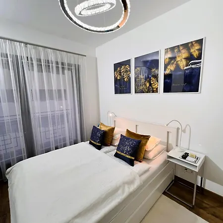 Luxe In Center With Free Parking