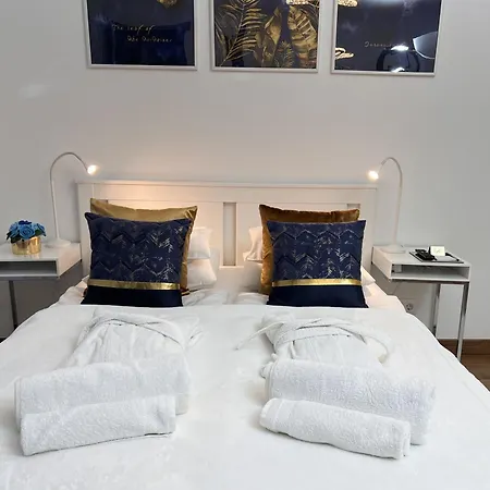 Luxe In Center With Free Parking Appartement *