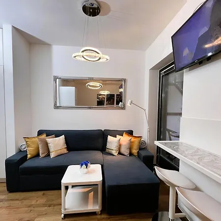Luxe In Center With Free Parking *